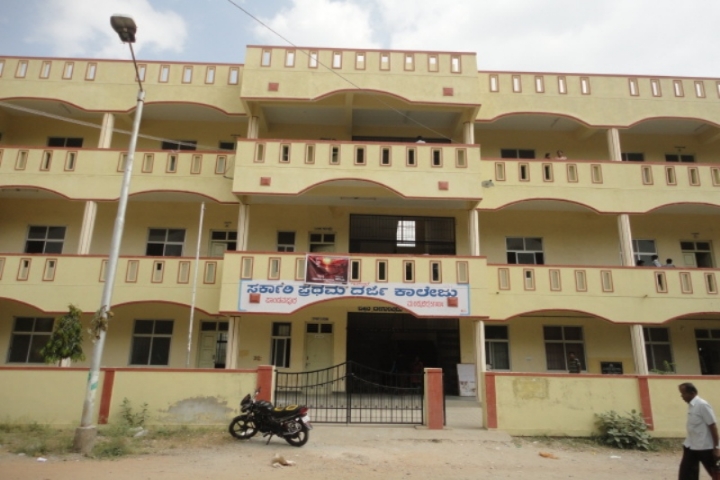 https://cache.careers360.mobi/media/colleges/social-media/media-gallery/22946/2020/3/11/Campus View of Government First Grade College Pandavapura_Campus-View.jpg